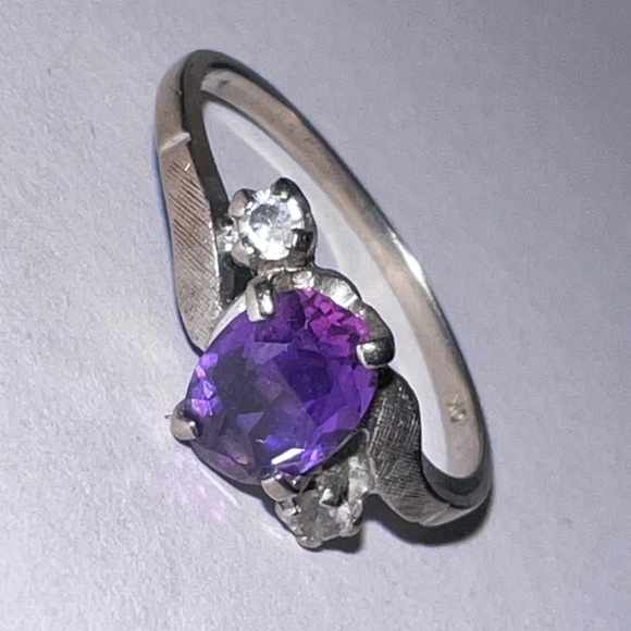 10K 1.5g white Gold ring vintage 60s 70s vibe Faceted Amethyst Diamond? Size 6 - Picture 1 of 11